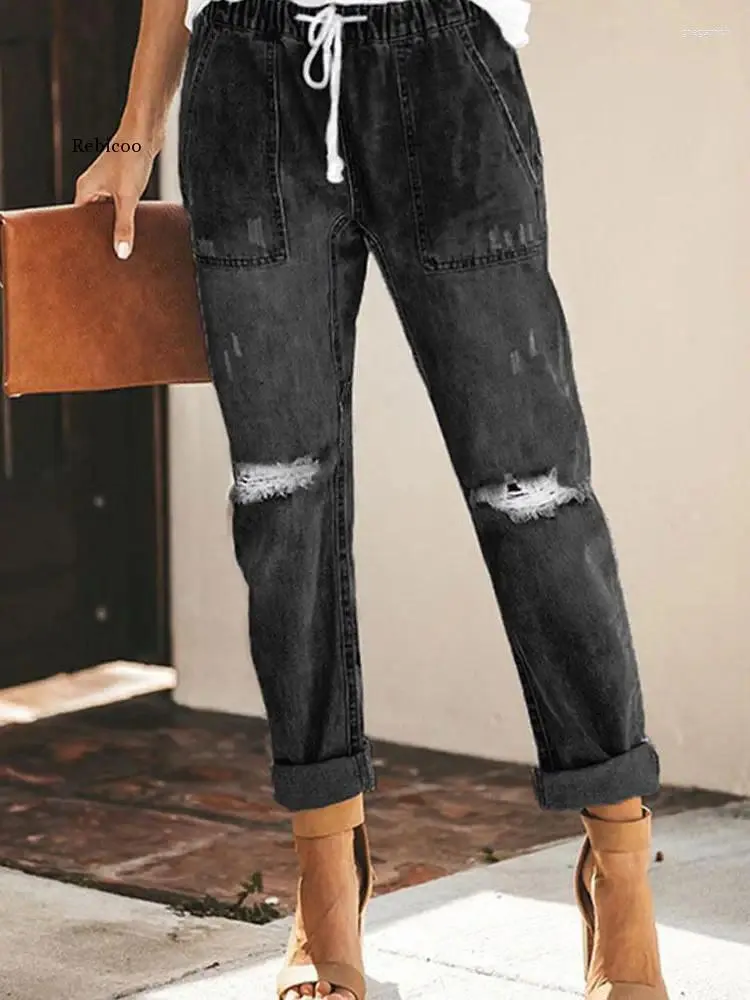 Pantalon féminin 2024 Jeans de petit ami déchiré en détresse Stretch Crop Mom Jean avec des trous Fashion décontractés