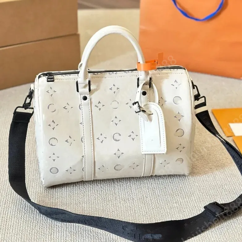 Новые мужчины Женская дизайнерская сумка сумки для сумки Niversal Luxury Keepall Travel Bag Сумка для сумки для плеча мешки с поперечным кусочком пакеты для хранения пакеты аэропорта 3 размер