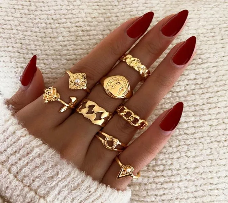 Anelli da banda impilabile oro oro da 28 pcs set per le donne su anelli di dito giunti a onda vintage in argento.
