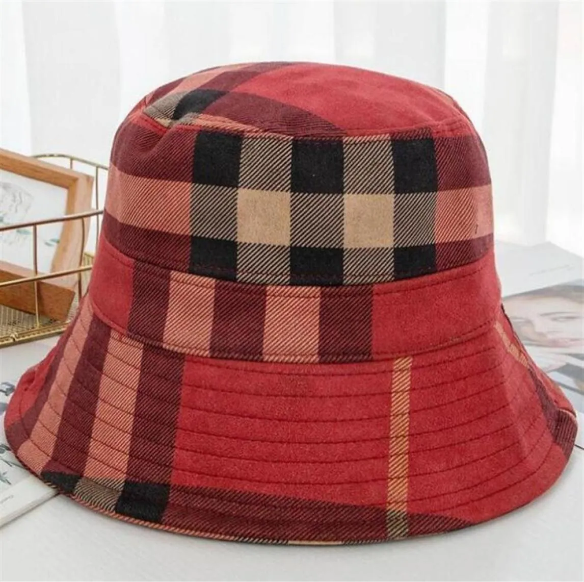 5Color Bucket Hat Wide Brim Hatts Suede Fabric Fashion Stripe Märkesdesigner Kvinnor Nylon Autumn Spring Foldbar Fisherman Sun Cap T6271256