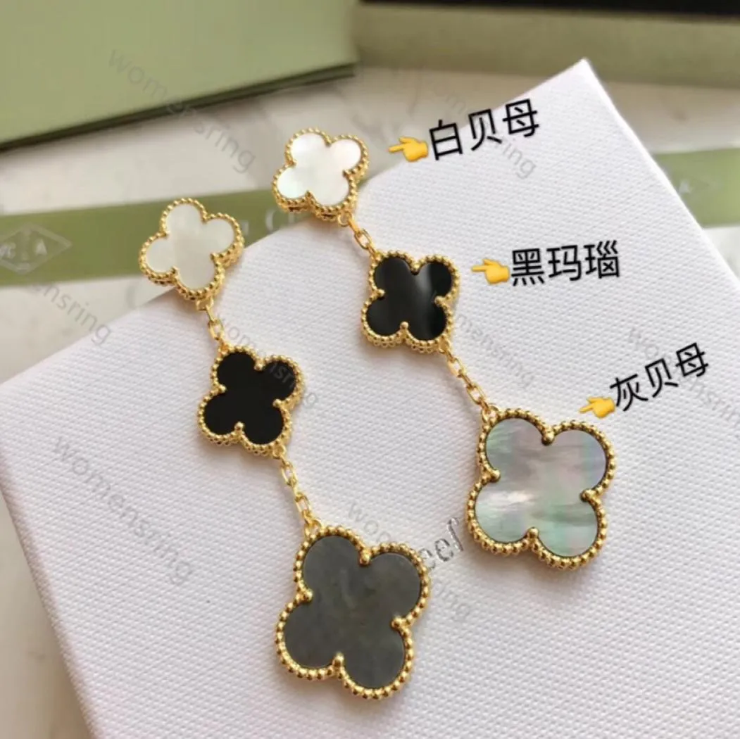Designer Charms Luxury Ladies Earrings Threeflower Ear's Lucky Fourleaf Clover Smycken Platerade 18K Gold Party Team Absolut 8999850