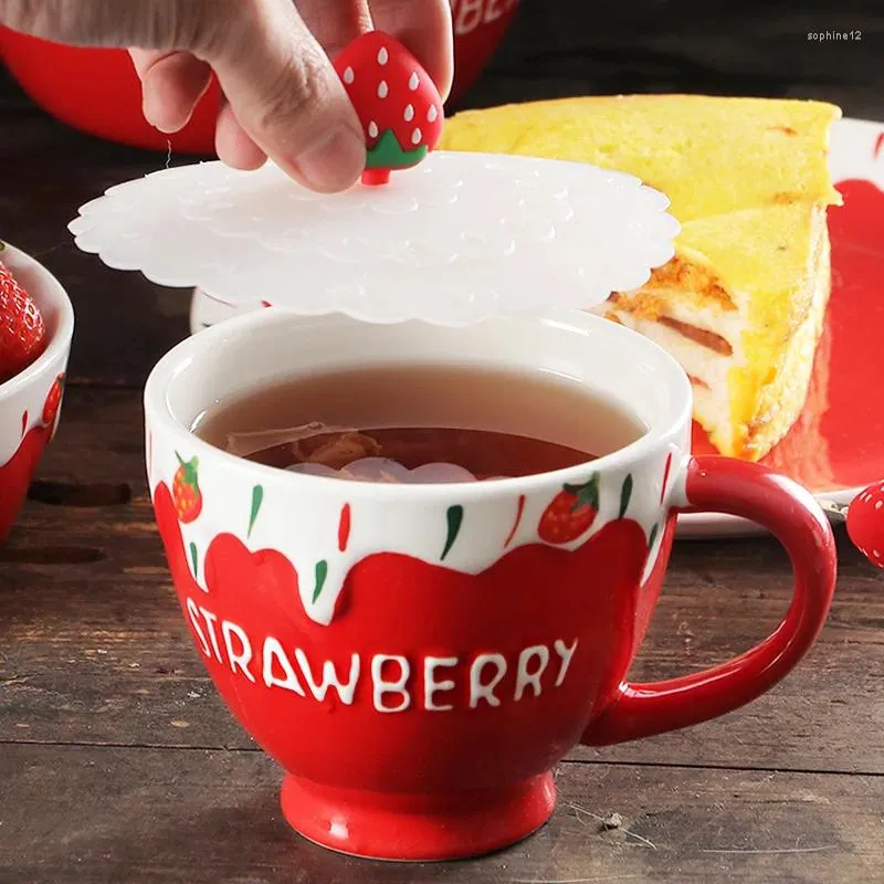 Tasses kawaii tasse de fraises en céramique tasse tasse de café tasses avec couvercles et cuillères petit déjeuner avoine de lait de lait à la maison