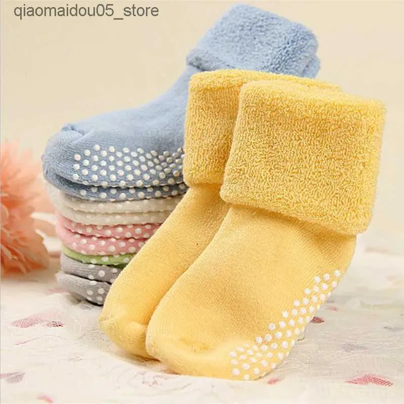 Calcetines para niños calcetines de algodón engrosados y calientes en otoño para recién nacidos calcetines de piso de niños y niñas calcetines antideslizanes Q240413