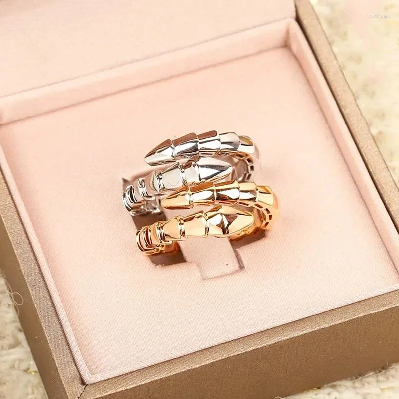 Cluster ringen van hoge kwaliteit 925 Sterling Silver Snake Bone Ring Ladies Fashion Personality Sieraden Party Valentijnsdag Gift