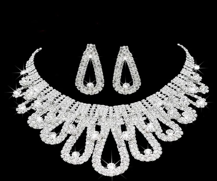 Bijoux de créateurs de perles romantiques avec Crystal Two Pieces Boucles d'oreilles Collier RHINESTONE Mariage de mariage Set Bijoux Set2480411