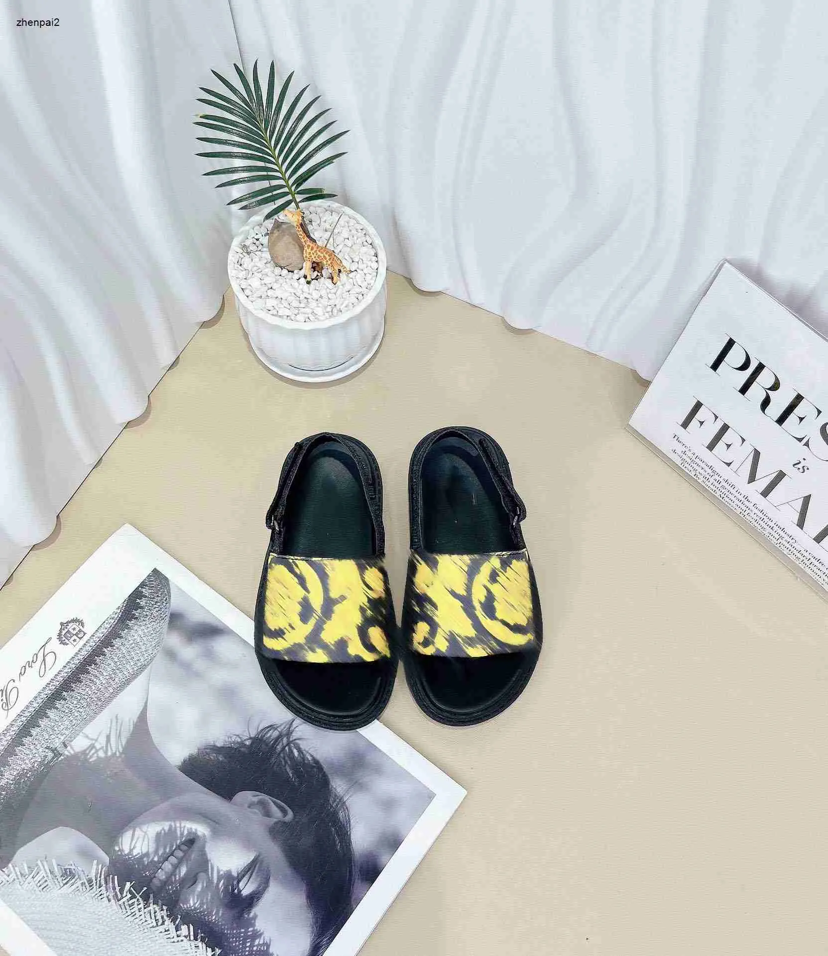 Luxury baby slippers Yellow pattern design kids shoes sizes 26-35 Including shoe box summer high quality boys Sandals 24April