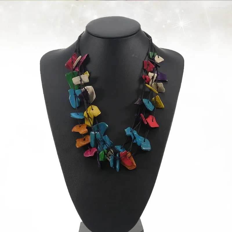 Подвесные ожерелья красочная кокосовая раковина многослойное ожерелье для девочек, дамских женщин (деревянные бусинки случайный цвет)