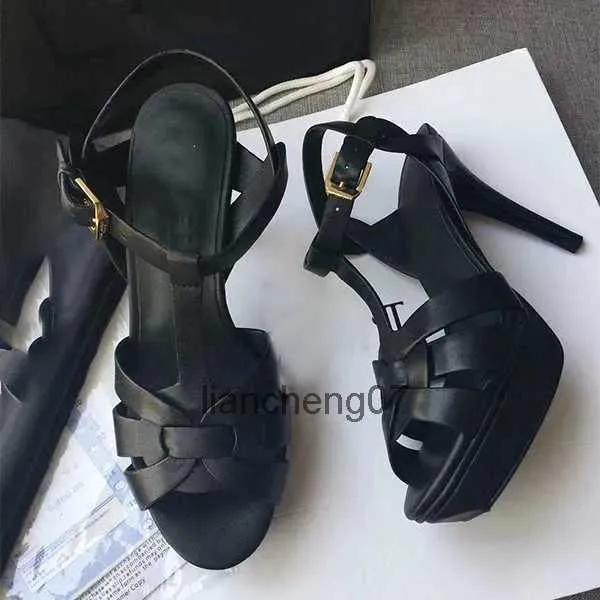 Sandals Designer Mulheres Sapatos de saltos altos Sapatos 10 cm de couro de metal brilhante Sapatos de casamento de couro 14 cm com caixa NO23 240404136IB2