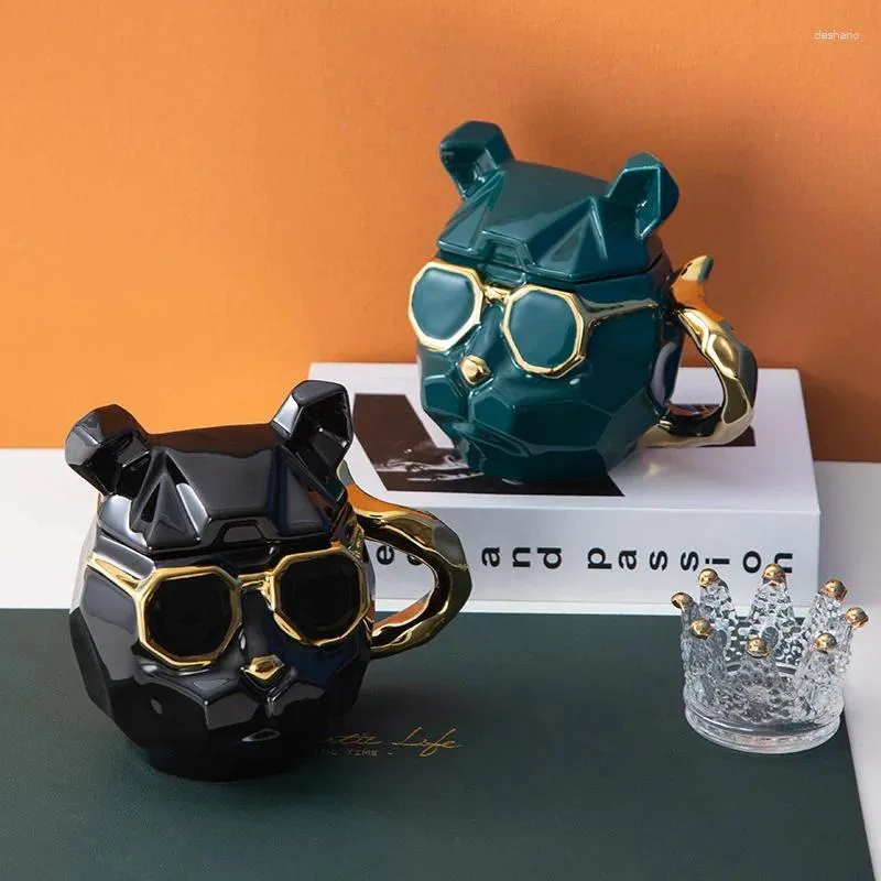 Tasses créatiques en céramique cool tasse de chien étrange style quotidien avec un couple de dessin animé de tasse de couvercle