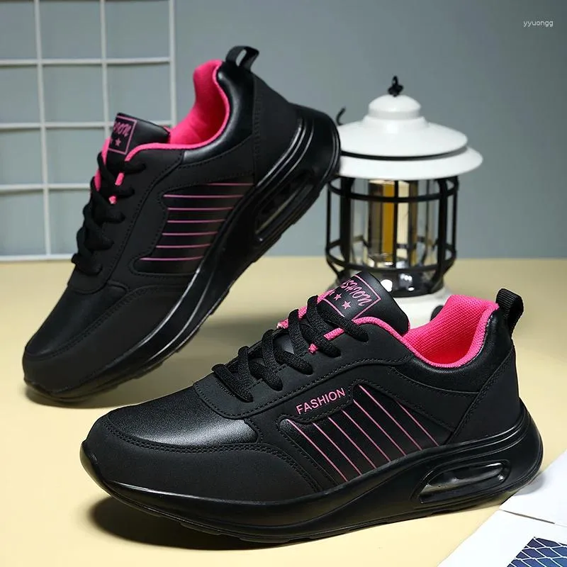 Chaussures décontractées 2024 Spring Cool Women Sport Walking Black Red Girl Sneakers Athletic Sneakers Forme pour la femme courir