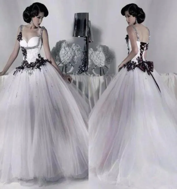 Vintage White and Black Tulle Wedding Dresses 2018 Beaded Spaghetti Strap Gothic Ball Gown Corset Halloween Bridal Party Gowns Ves8338011