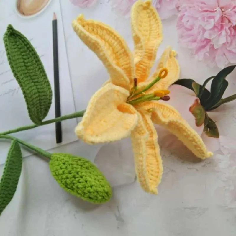 Decorative Flowers Wedding Graduation Ceremony Woolen Knitted Flower Bouquet Finished Handmade Lily Indoor Display Eternal