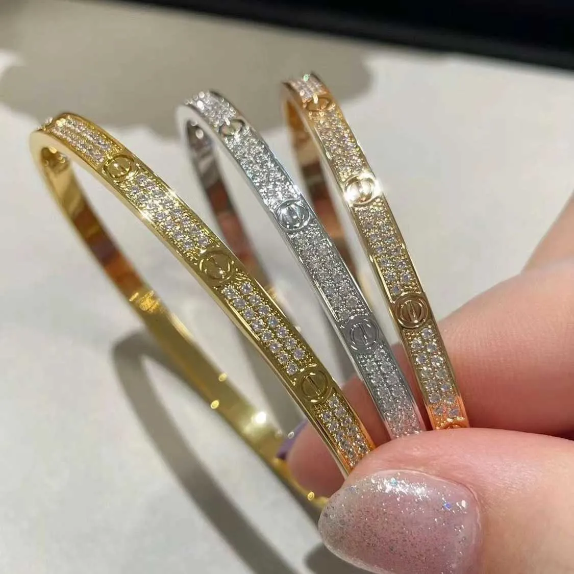 Kaarten houden van brede en smalle editie High Edition Fifth Generation Bracelet Vrouw Volledig Sky Star V Gold 18k Rose Gold Bracelet Mannelijk en vrouwelijk paar