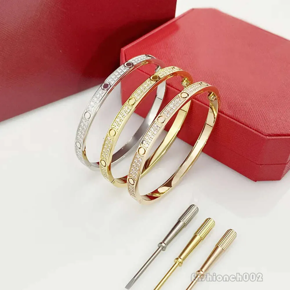 Bracelet en diamant complet Design design bracele et femmes Bracelet de haute qualité Bijoux de fête de mariage Envoyer des cadeaux de petite amie