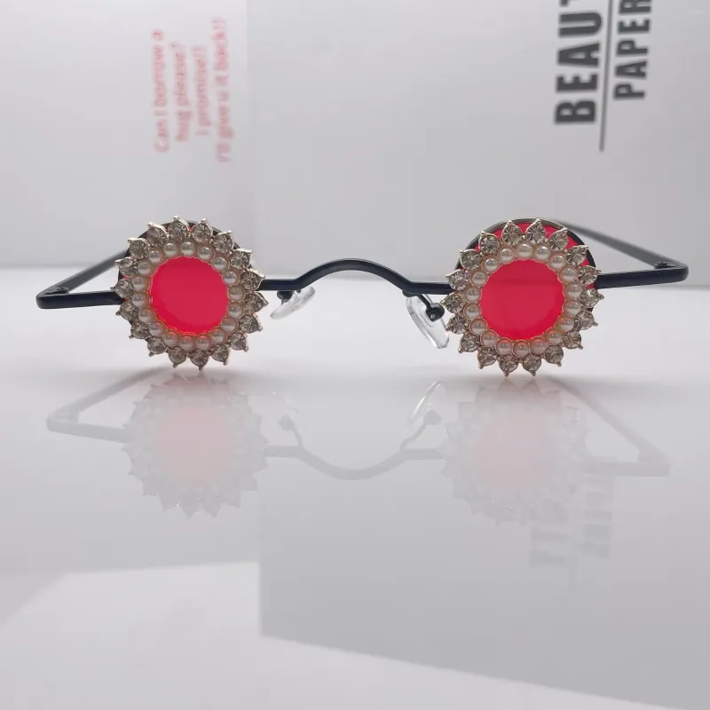 Okulary przeciwsłoneczne 2024 Kryształy barokowe Kryształki Seksowne dziewczęta okulary przeciwsłoneczne Rhinestone Women For Party Feminino