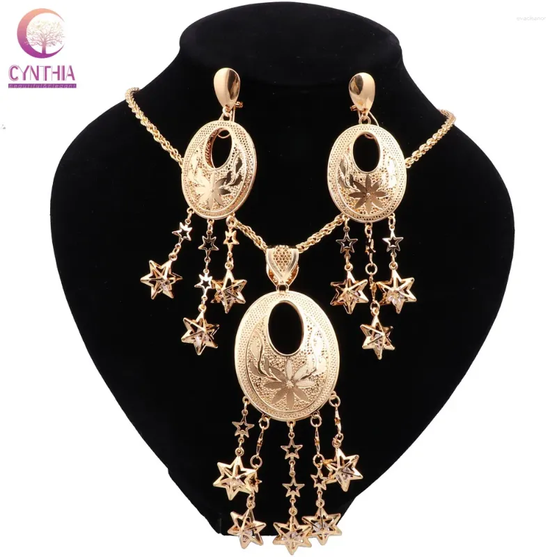 Collier Boucles d'oreilles Set Cynthia Dubai Bijoux pour les femmes Couleur en or jaune Luxury Big Flower Pendent Weddings Party African A