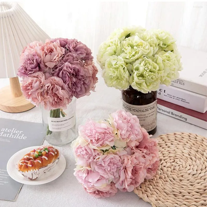 Fleurs décoratives Silk Piéon Hortensias blanc Mariage artificiel pour la maison Bride Hand Flooming Fake Decor