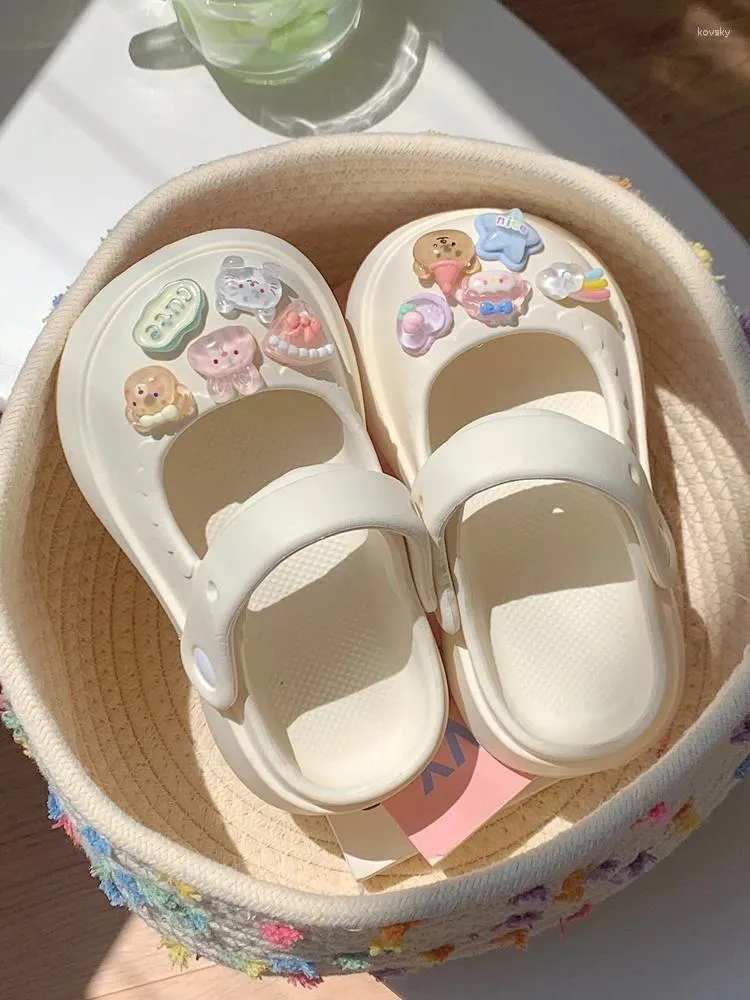 Slippers Femmes Sandales Chaussures de jardin d'été mignon dessin animé Child's Mary Jane Hole Sole épaisses Parent-Child Uster