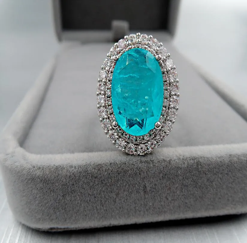 Design 925 Silver Color Party Bijoux pour femmes vintage Big Ring Emerald Engagement Ring Zircon Stone Mariage Anneaux 9453573