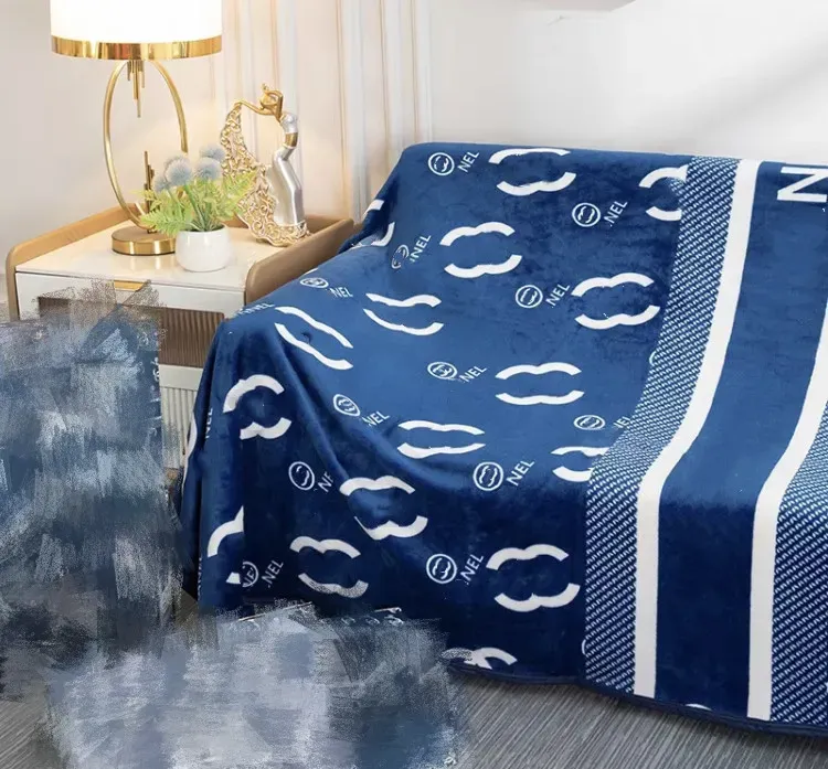 Luxe ontwerper Blue Deken Wit Letter Logo Warm deken comfortabele deken Decoratie Deken 150x200cm met geschenkdoos