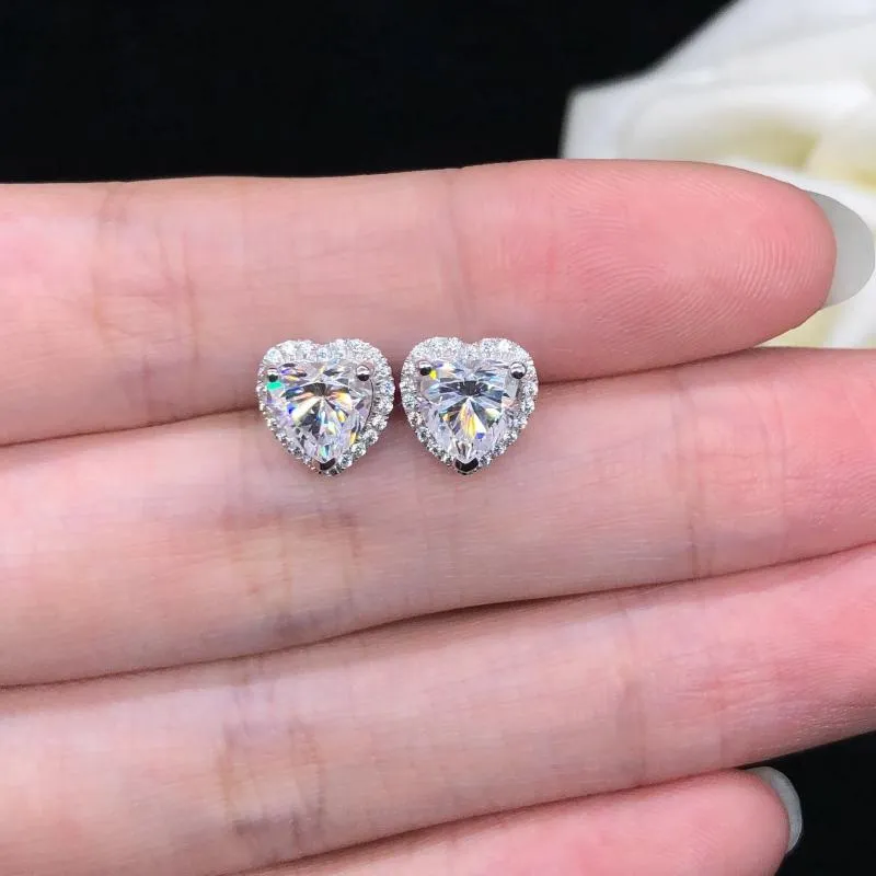 Brincos de garanhão 18k 750 ouro branco 0,5ct Cada engajamento do coração Jóias românticas de diamante em forma de coração 035