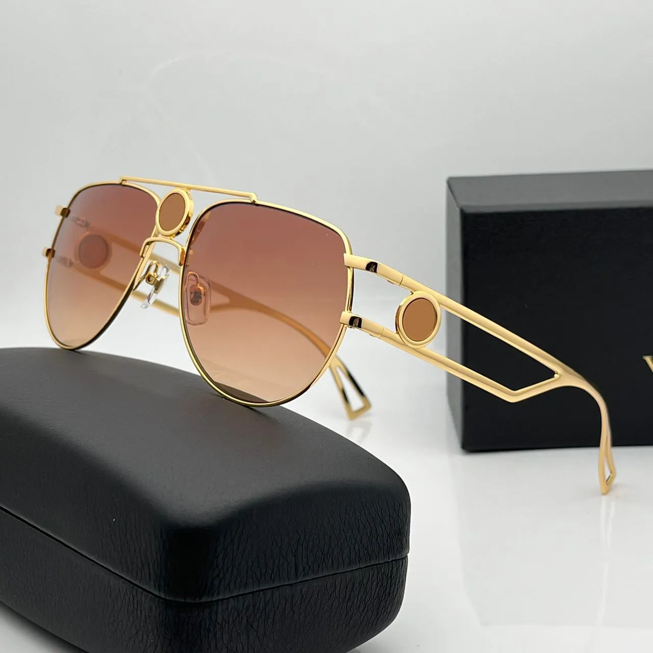 En İyi Tasarımcılar Erkekler İçin Güneş Gözlüğü Kadınlar Klasik 4466 Moda Retro Gözlük Açık Plaj Stili Gkgles UV400 Anti-ultraviyole Metal Oval Tam Çerçeve Rastgele Kutu