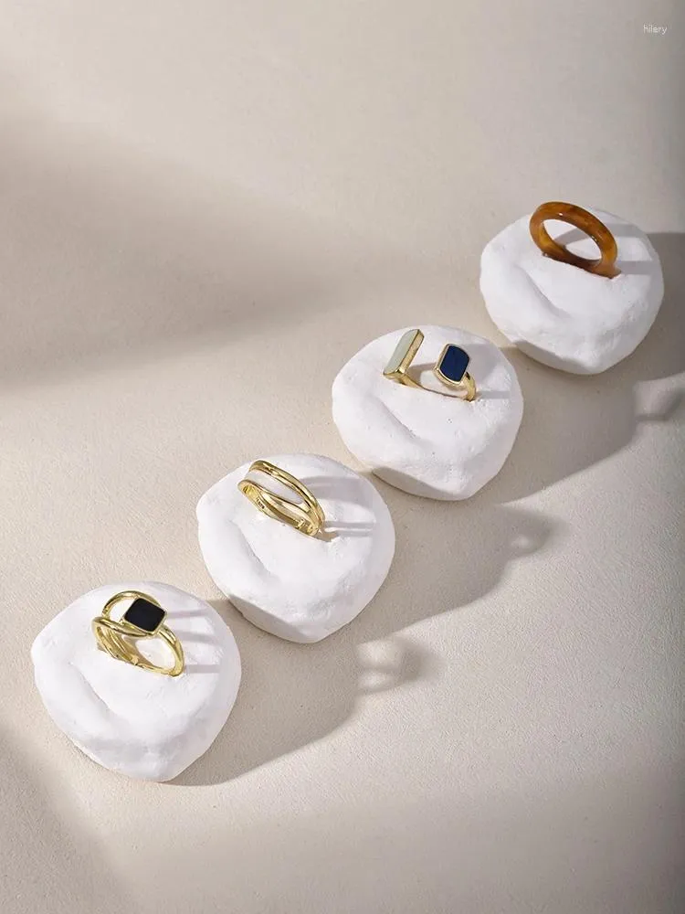 Decoratieve platen het rotsweergave Handgemaakte creatieve ring sieradenstandaard White gips rack plaatsing plank