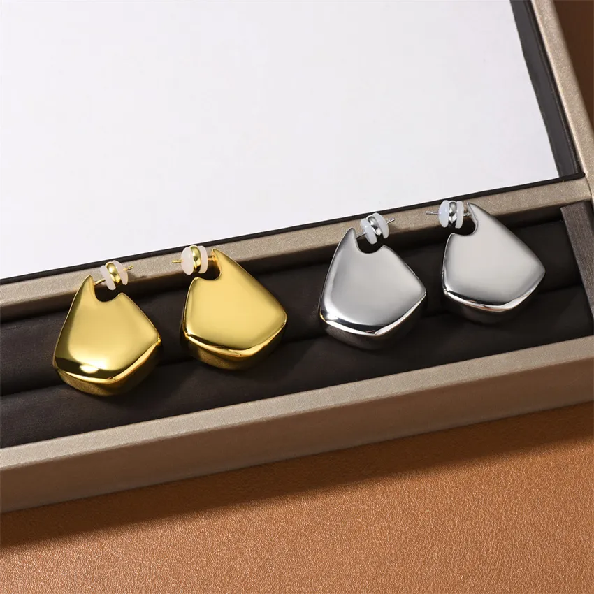 24SS Fashion Vintage Three Dimensional Triangle Geometric Earrings for Women Light Luxury High End Design Trendy Charm smycken