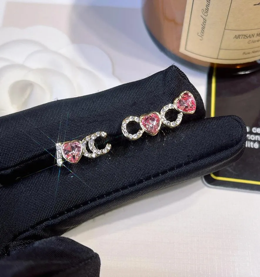 Charm clássico Fashion Pink Diamond Brincos de luxo Carta de design de luxo Brincos selecionados Acessórios de jóias premium requintadas Fami5750867