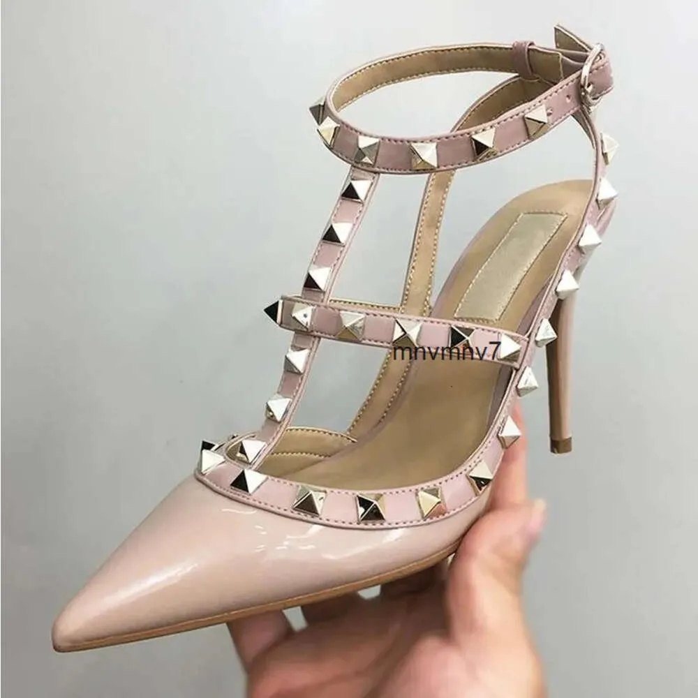 fête Valentino Valentine Designer Fashion Femmes Sandales Luxury Pepteptoes Chaussures robes Rock Sexe Stud High Heels Lady Leather Rivet Black Wedding Point Pla Qkie