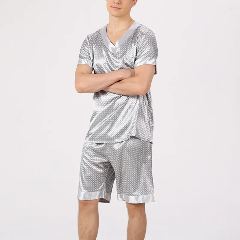 Hemkläder för män Emulering Silk Satin Pyjamas Set Geometry Print Silver Grey V Neck Shorts Hylsa Toppar T Shirt Sleepwear Set