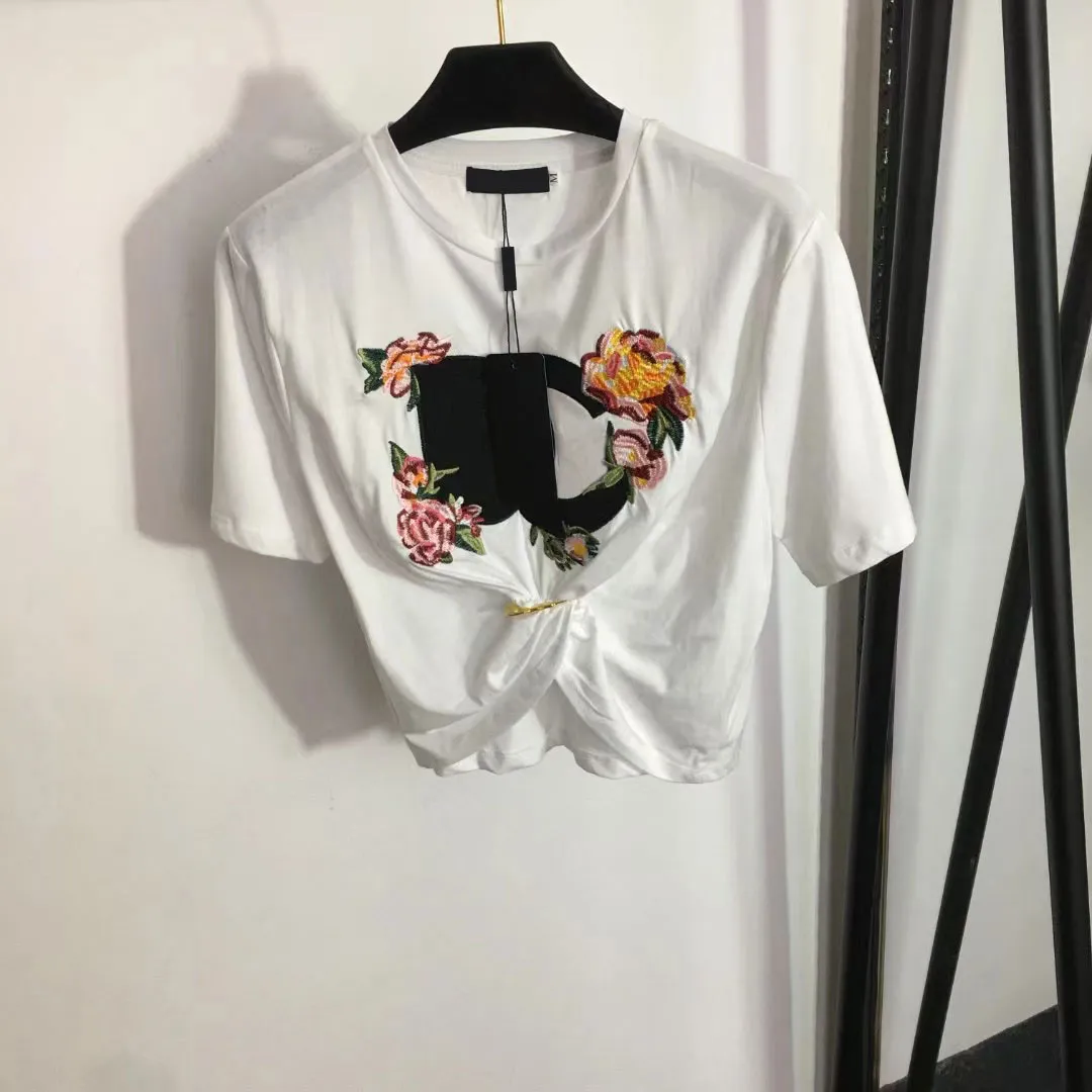 2024 Summer Casual T shirt Designer Clothes suit Women New letter embroidery flower large pin waist short sleeve short crop T-shirt White black ladies crop top Tops SML