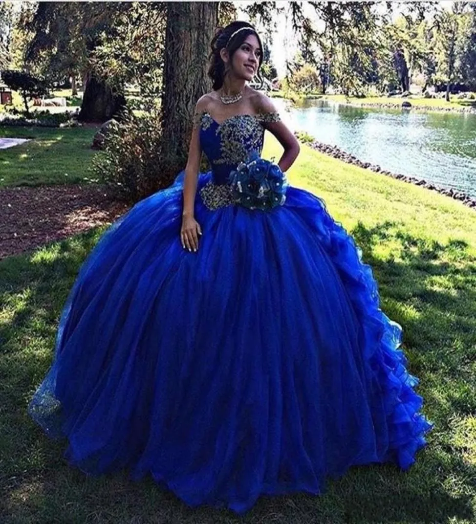 2020 Abito da ballo Royal Blue Quinceanera si veste dalla spalla Vestidos Vestidos Corsetto di perline Sweet 16 Space Sweep Treno sera P5000051