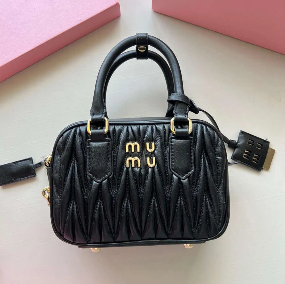 Mui Matelasse Bowling Dimbag Lady Designer Bag Miui Fashion Crossbody Luxurys Evel Pochette Back Women Clutch Must Custe Meake Makeup Makeup плеч Mini Mini Bags 567