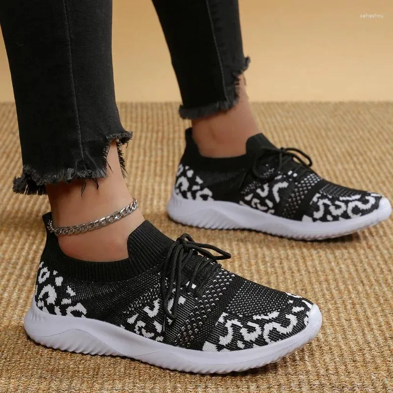 Casual Shoes 2024 Kvinnliga snörning Kvinnor Vulcanize Fashion Leopard Print Round Head Mesh Sneakers