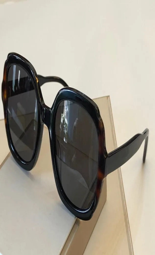Luxury 16U Designer Sunglasses pour femmes Counter Shape Retro Vintage Protection Top Quality Fashion Lunettes de soleil populaires Come Wit4270371