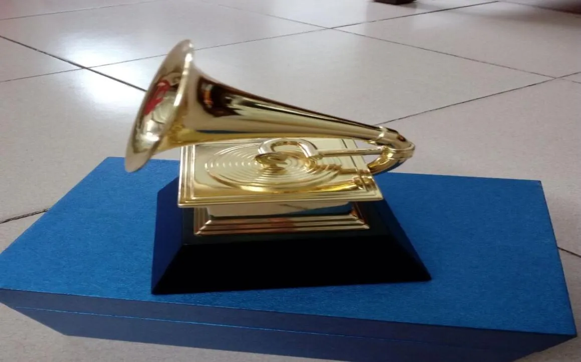 2018 Grammy Awards 11 Tamanho da vida real 23 cm de altura Grammys Awards Gramofone Metal Trophy Sovevenir Collection 4687346