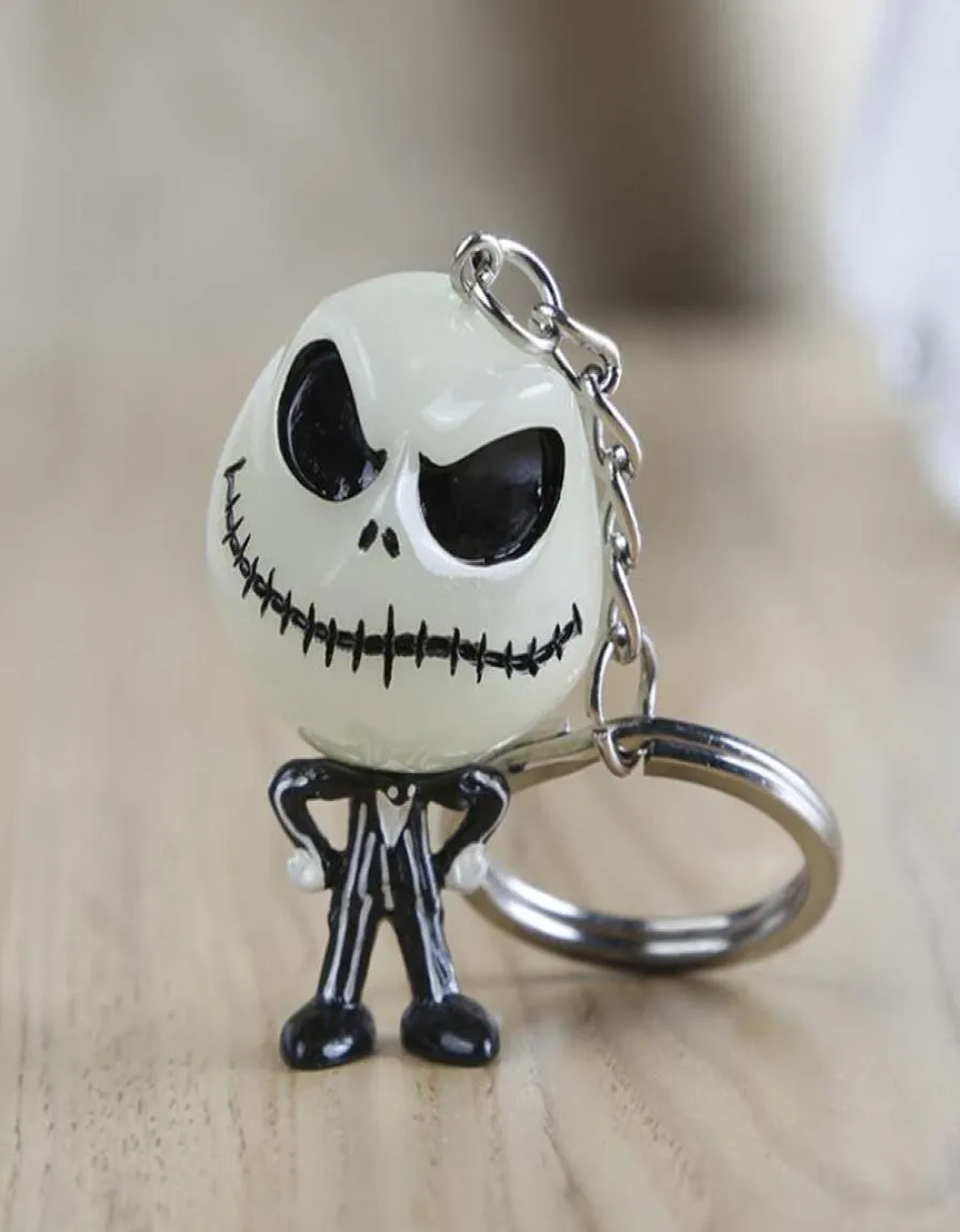 Koszmar przed świętami brodawkową Jack Skellington Key Ring wieszak maska ​​głowa lśniła w ciemnej figurze zabawek Klucz 5589317