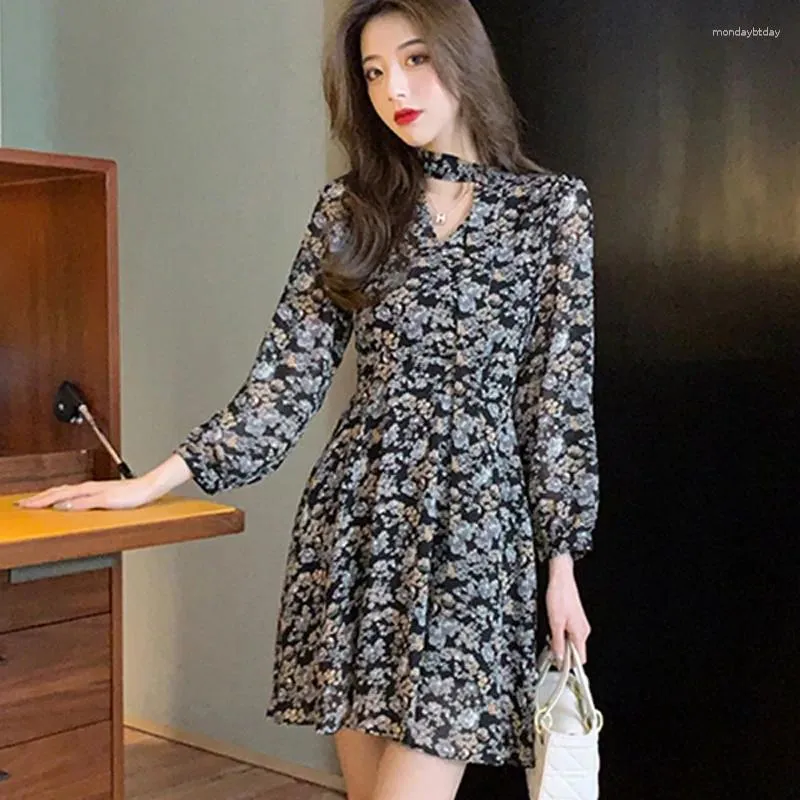 Casual Dresses 2024 French Dress Women Black Long Hleeves V-Hals Bow Flare Sleeve Lace Sexig Female Floral Elegant Chiffon Vintage 1436