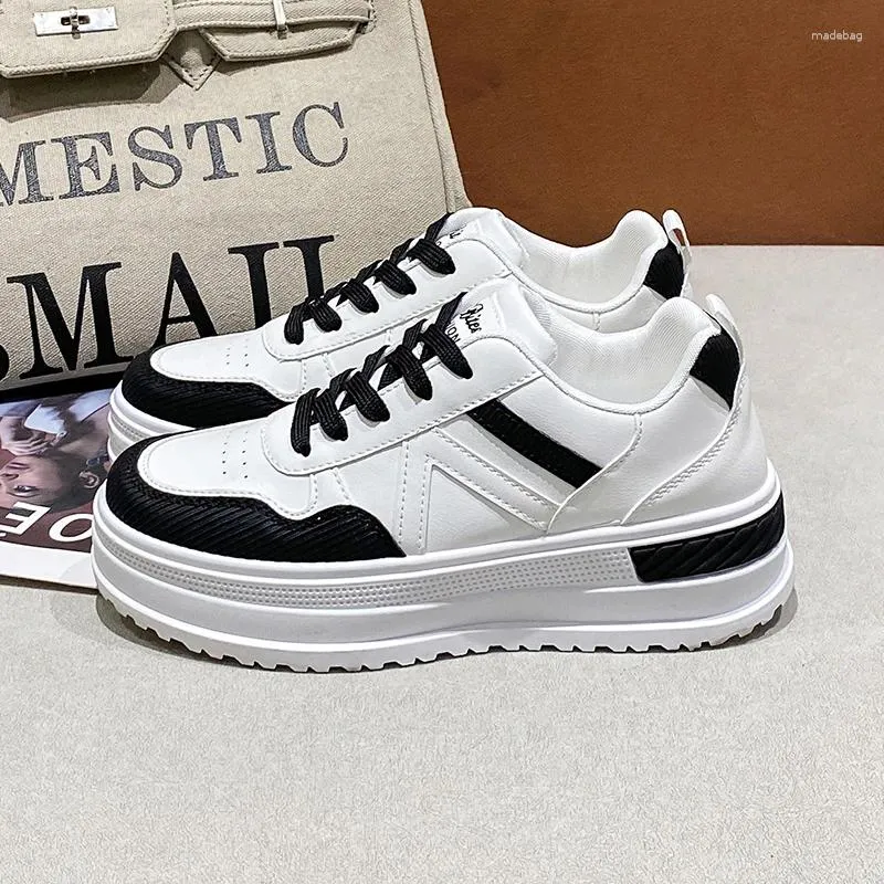 Casual Shoes Woman Sneakers Fashion Causal Flat Sneaker Platforma Ladies Gruby dolna koronkowa deskorolka Kobieta wulkanizowana jesień obuwia