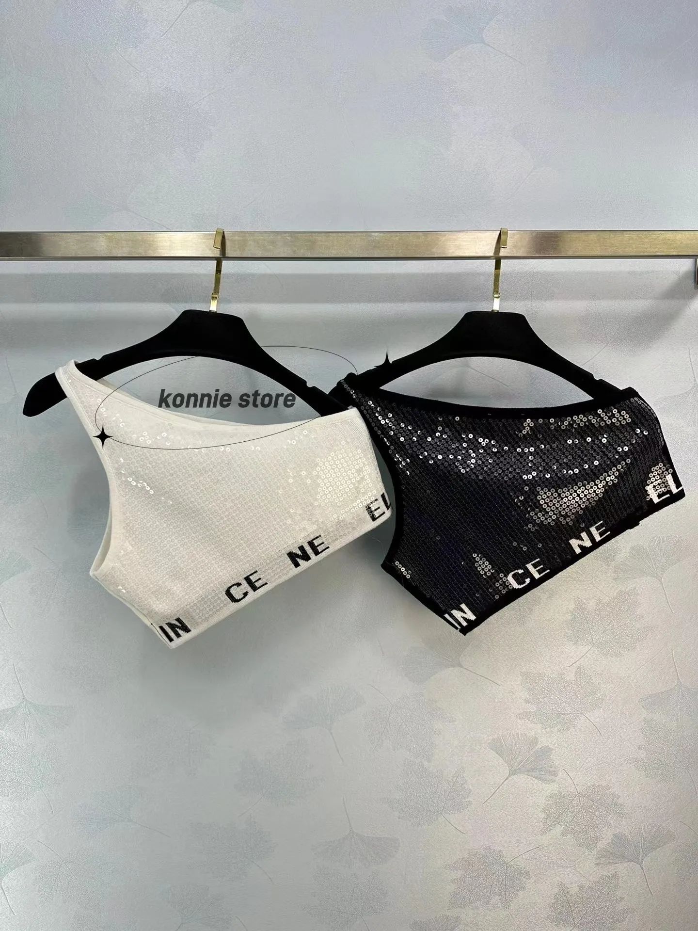 Designer Brand Croptop Tops Sequins Femmes avec une épaule Bralette courte BRALETLE CAMISOLE PURE COULEUR SEFFUSTES SORTS Knits Pullover Gest Black and White