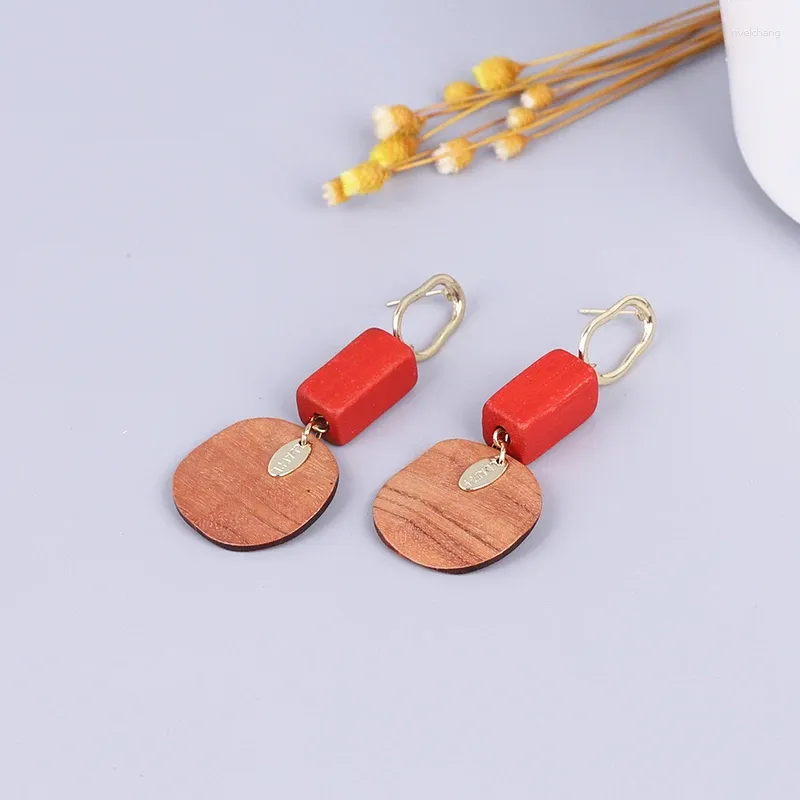 Boucles d'oreilles en peluche 2024 Wood For Women Personnalité colorée vintage Simple Co dans la mode coréenne STAR VENDRE DÉCLARATION DES PRODUITS