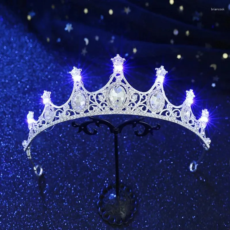 Haarclips Vintage Barockkrone für Frauen Hochzeit Braut Tiara Accessoires LED LEGE LICHTE RINTESTONE -Festzug Kronen und Tiaras