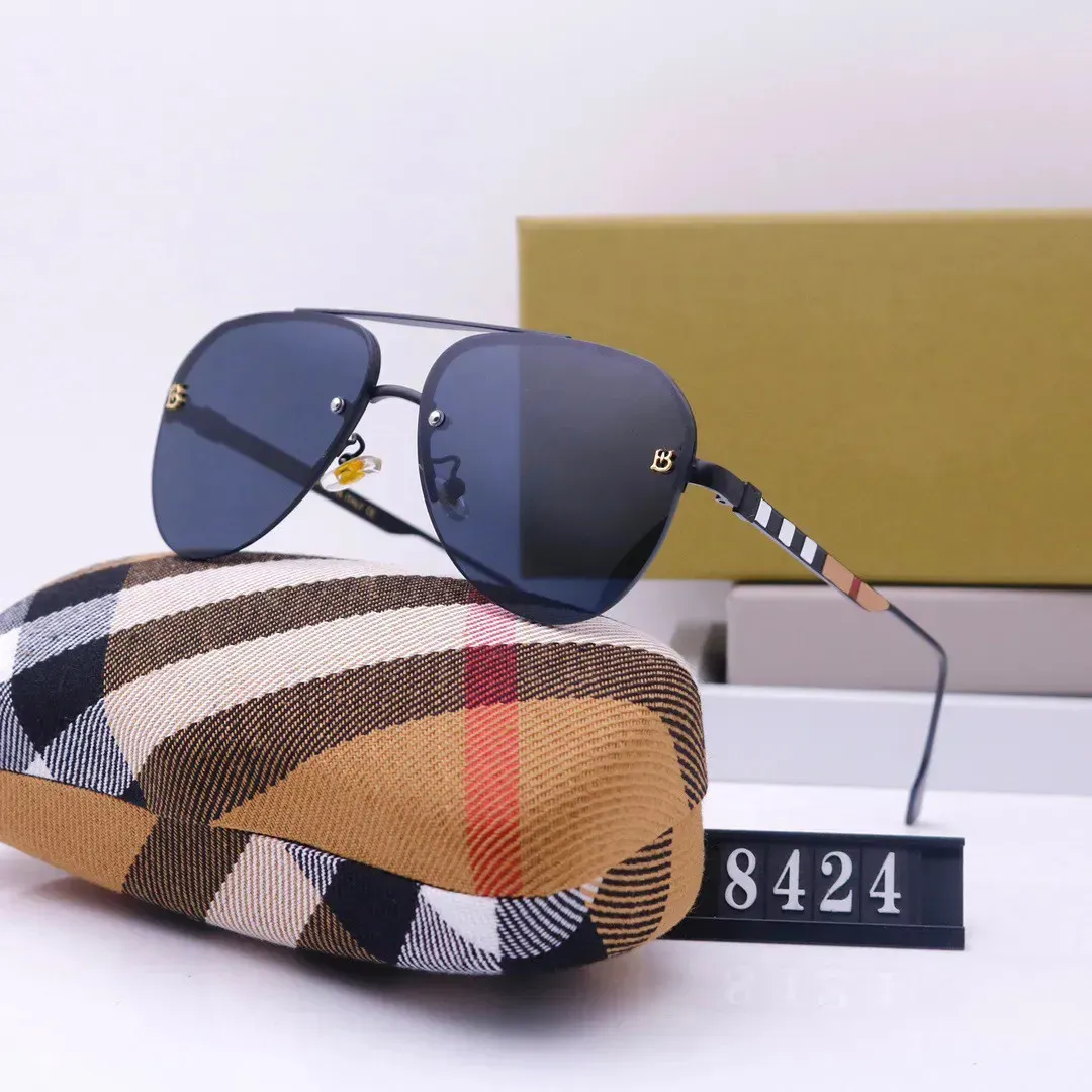Occhiali da sole designer per maschi Womens Classic Luxury Brand Design Occhiali da sole a livello di radiazione Sundili da sole con scatola con scatola
