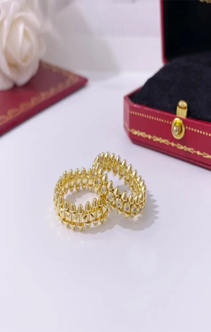 Nya lyxiga smycken Women Band Ring Gold Rivet med diamantringar för par Gear Designer Punk Style Rostfritt stål Silver Fashio9309101