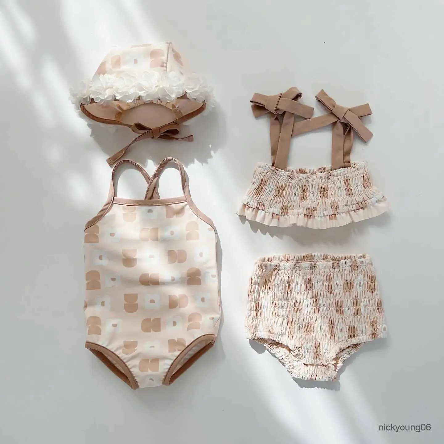 One-pièces 6864 Baby Swimming Clothes 2023 Été Nouvelle filles maillot de bain floral sans manches