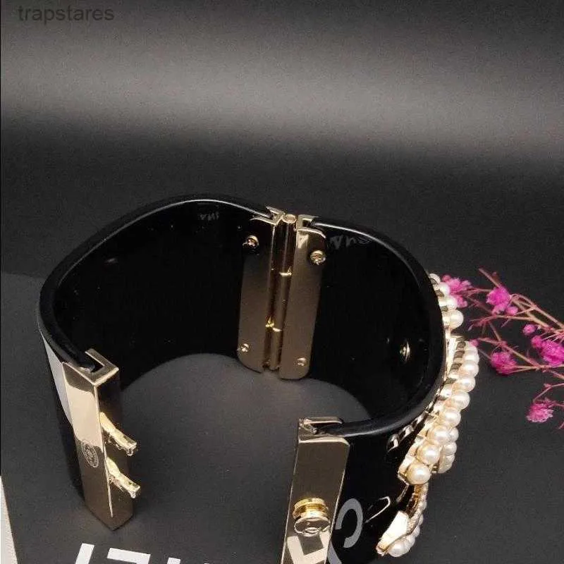 Chang Love Bangl Convient pour les détails officiels de la réplique de la femme du bracelet de poignet de 15 à 17 cm.