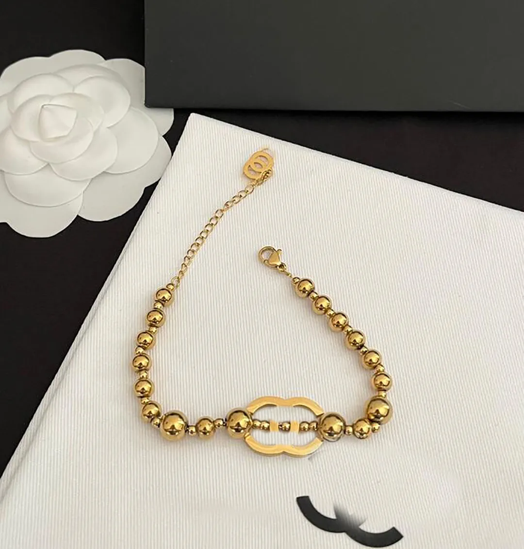 Diseñador de lujo Braceletas Cadena Cadena Pulsera de moda Cobre de alta calidad Cobre 18k chapado en oro para damas regalo de compromiso de San Valentín