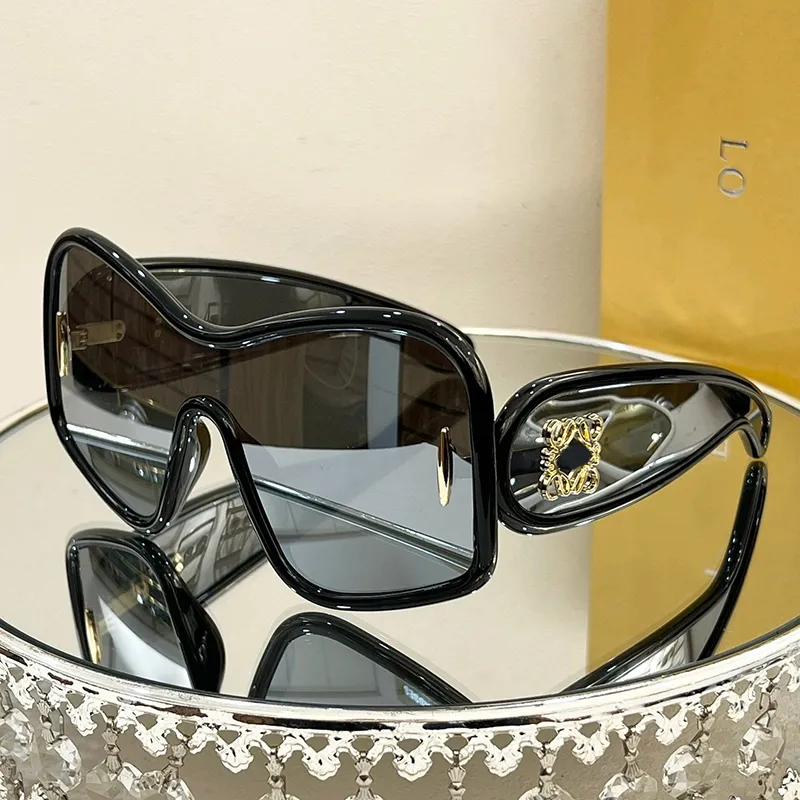 女性のためのデザイナーサングラス豪華なメガネ人気の手紙サングラス女性眼鏡ファッションメタルサンググラスボックス17color