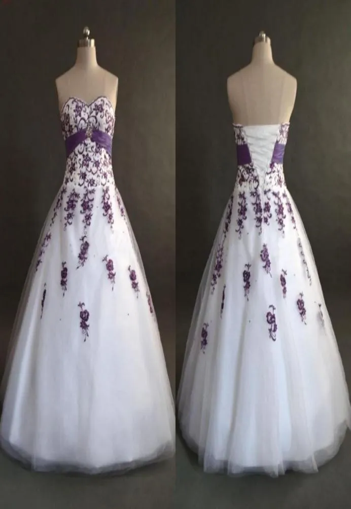 Robes de mariée blanches et violettes de qualité supérieure de la Chine Sweetheart Necline Exquise Machine broderie Aline Corset Bridal Robes382888